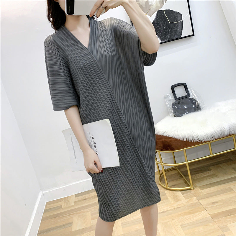 2025 hot-selling dress V-neck medium and long summer new product solid color pleated skirt versatile loose large size women's clothing wholesale