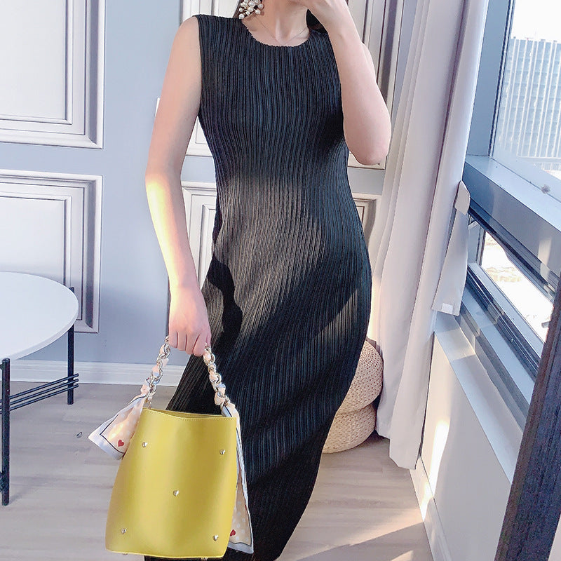 2025 sleeveless dress women's long new product thin fashion slim hip wrap long dress versatile pleated primer skirt