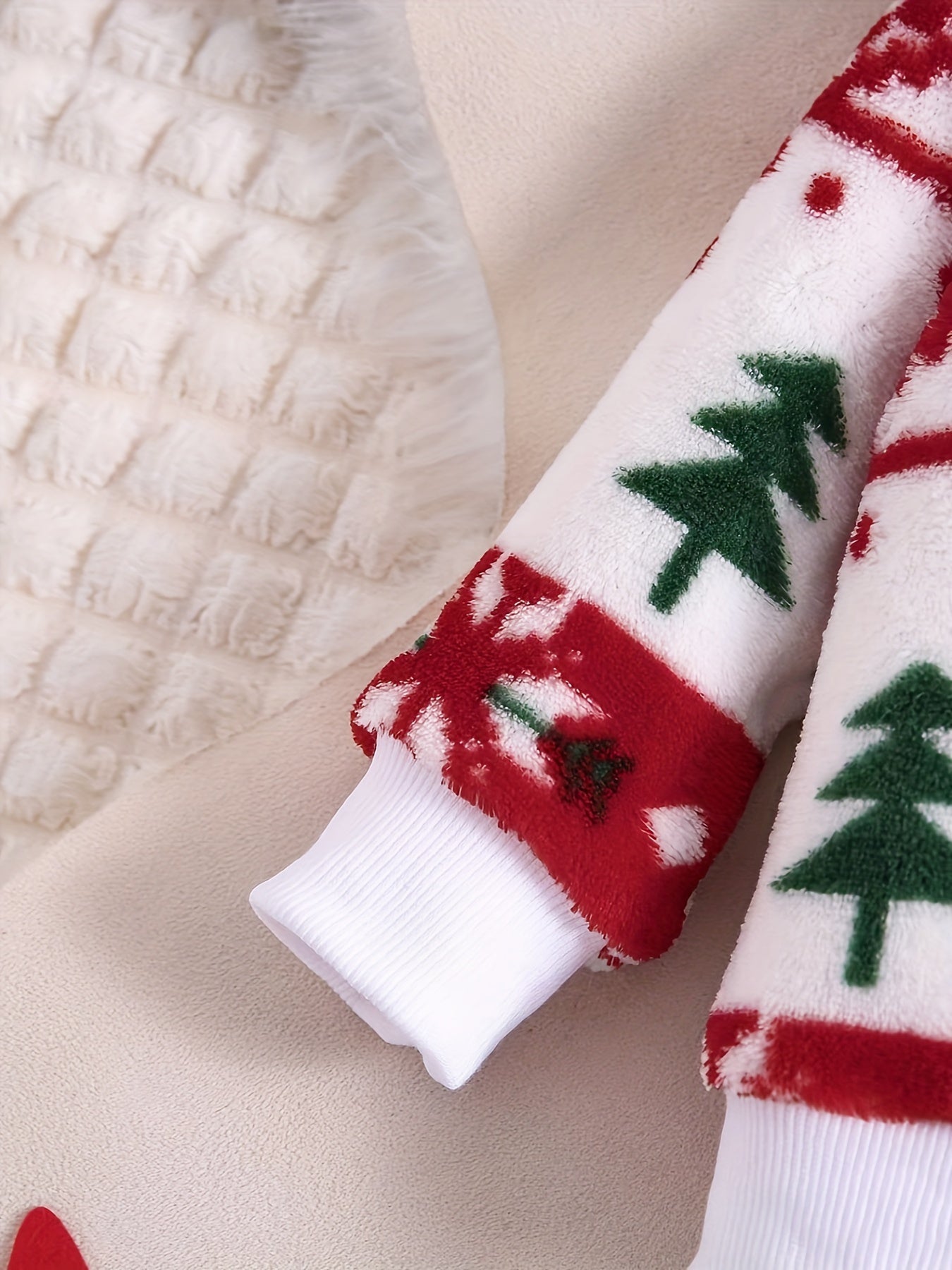 Cozy & Cute Kids' Christmas Flannel Outfit Set - Soft, Thick Pullover with Festive Prints for Boys & Girls, Perfect for Fall/Winter