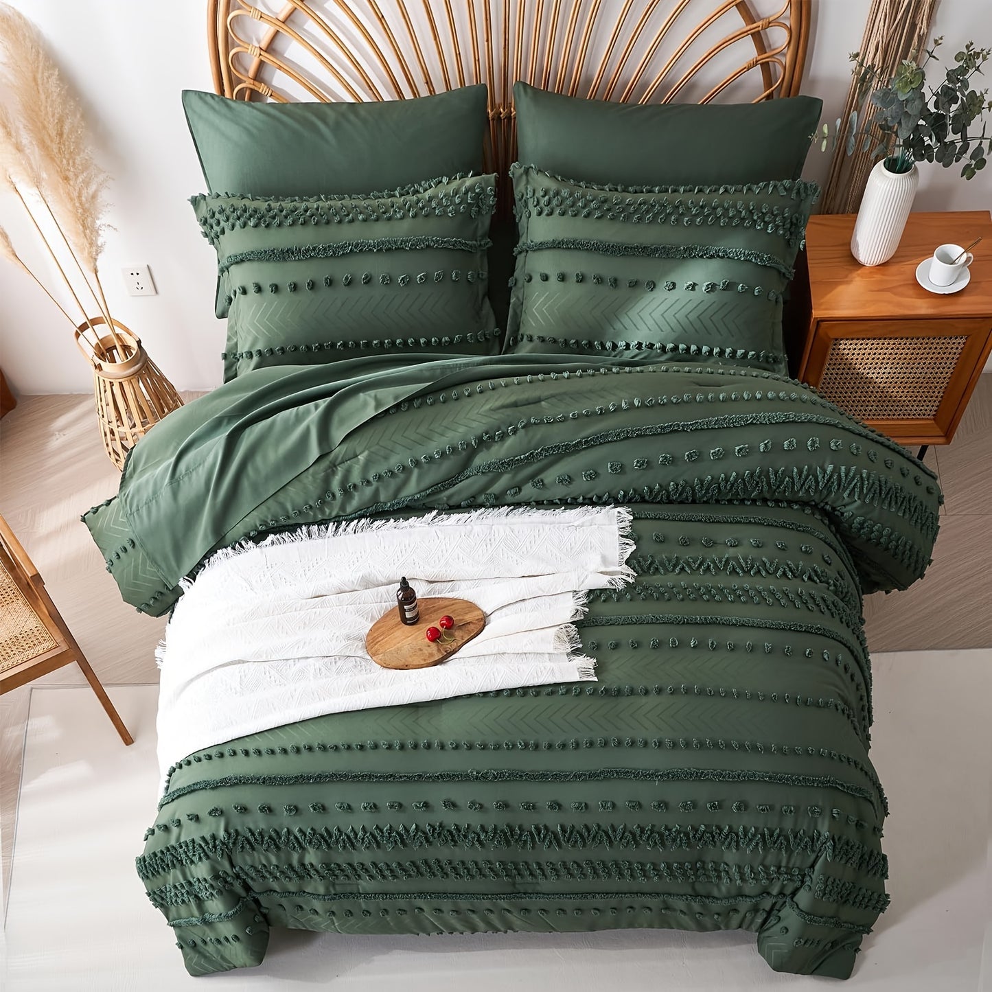 7-Piece Luxurious Tufted Boho Chic Comforter Set - Soft, Lightweight, Microfiber Bedding with Hypoallergenic Filling for Queen and King Size Beds - Perfect for All Seasons, Easy Care, and Breathable