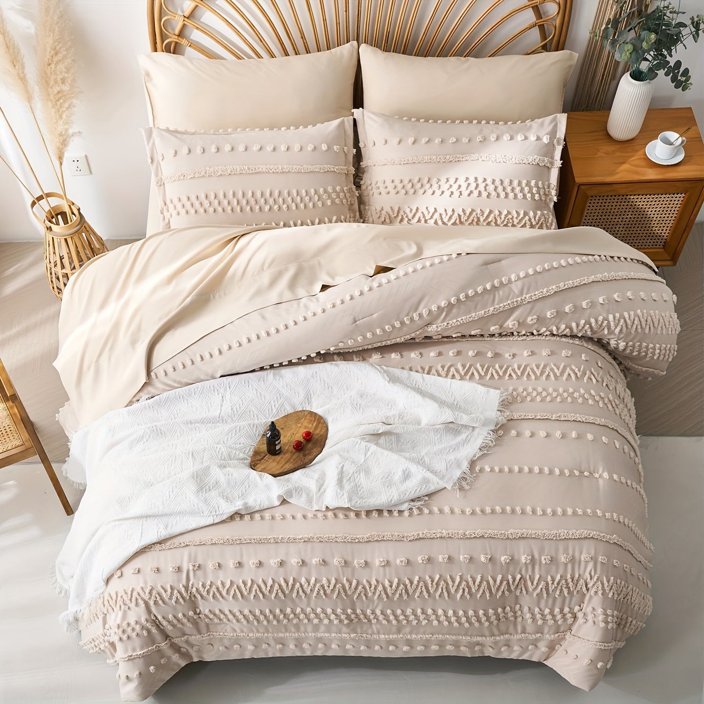 7-Piece Luxurious Tufted Boho Chic Comforter Set - Soft, Lightweight, Microfiber Bedding with Hypoallergenic Filling for Queen and King Size Beds - Perfect for All Seasons, Easy Care, and Breathable