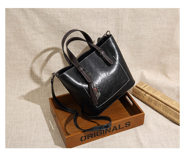 2025 Hot trade new women's bags fashion trend women's bags handbags Korean pendant fringed large bucket bag retro shoulder bag