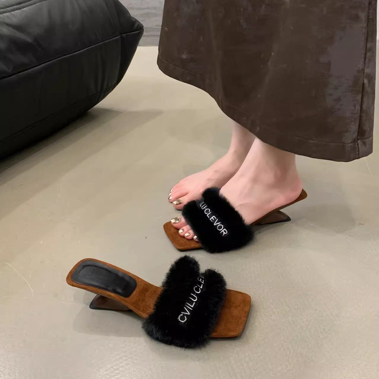 2025 Small white fluffy slippers women's autumn senior gentle rabbit fur niche wedge heel cotton slippers