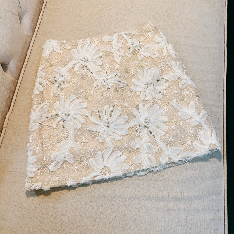 2025 retro light luxury three-dimensional disc flower pearl embroidery lace hip skirt Xiaoxiang celebrity temperament skirt