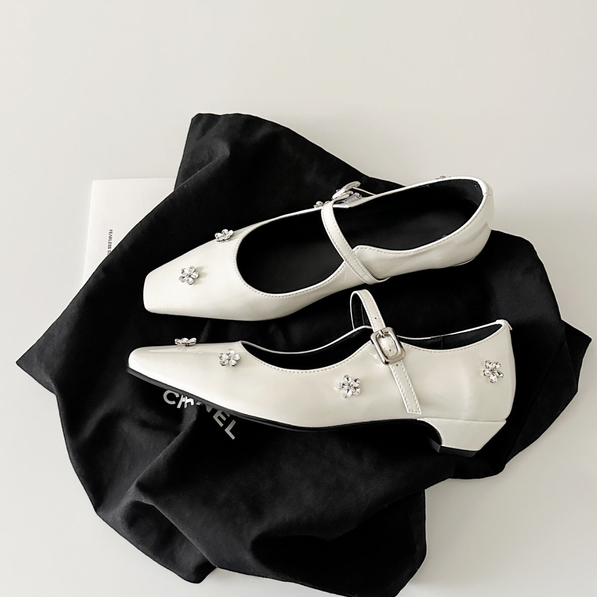 2025 Sheepskin version~ rhinestone flower one-word buckle light mouth thick heel single shoes women's gentle temperament square head Mary Jane shoes