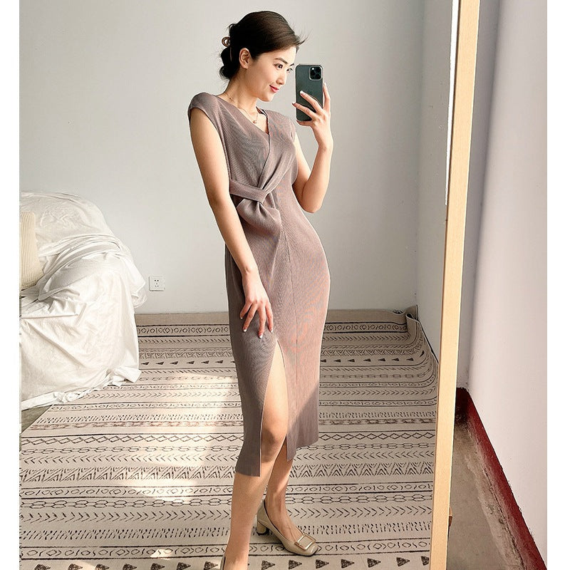 2025 temperament pleated dress women's high-end sense slim-fitting summer new design sense niche split hip skirt