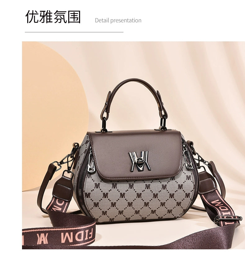 Autumn and winter high-end bag women's new handbag light luxury fashion shoulder messenger bag Popular style small square bag