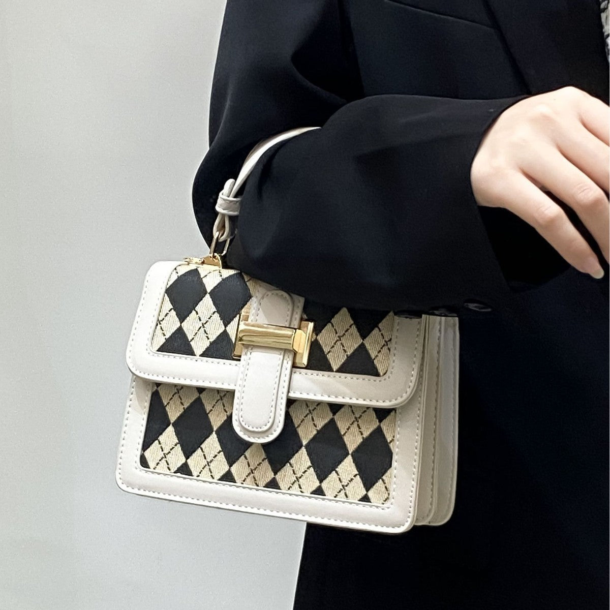XAKXX 2025 Korean high-end handbag women's popular simple black and white plaid small square bag single shoulder messenger women's bag New