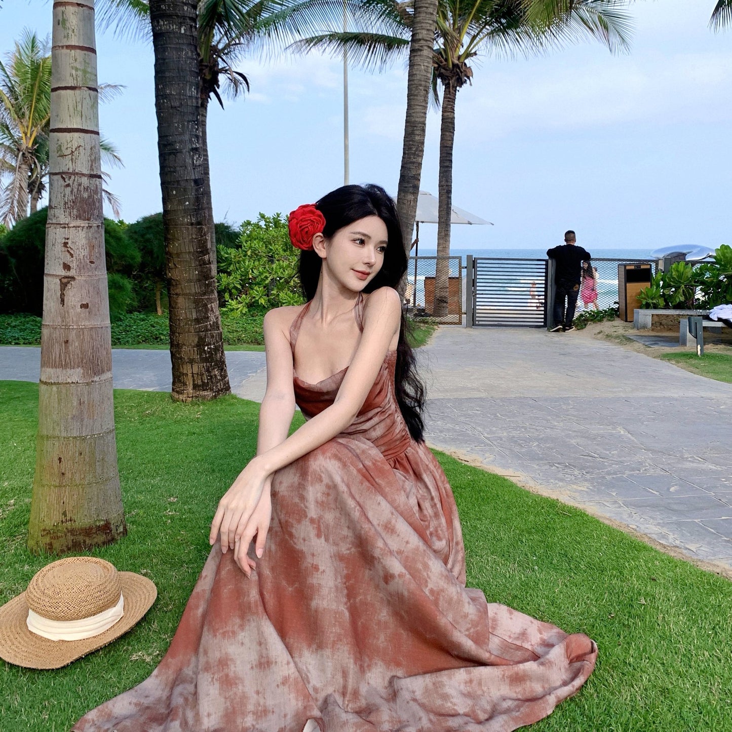 2025 Coffee break retro suspender dress seaside vacation new Chinese beach skirt design sense niche smudge dress