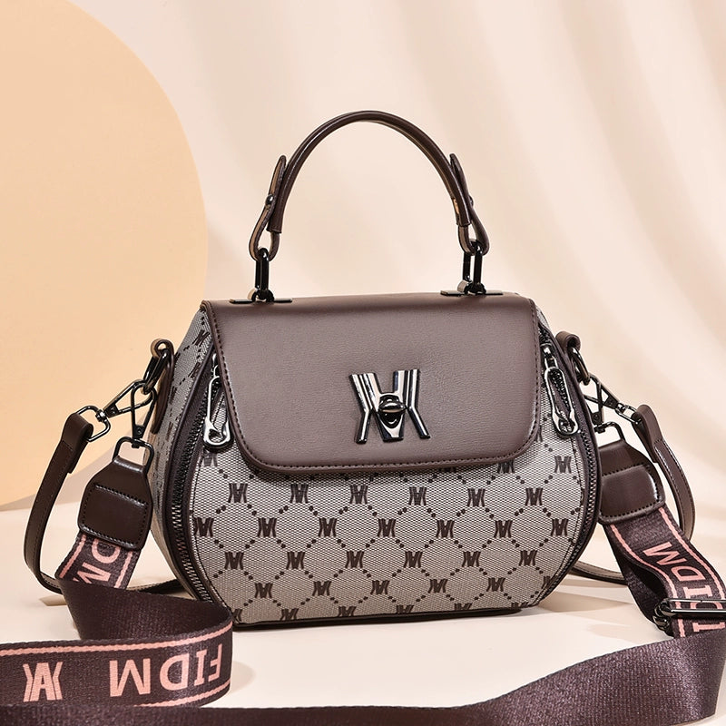 Autumn and winter high-end bag women's new handbag light luxury fashion shoulder messenger bag Popular style small square bag