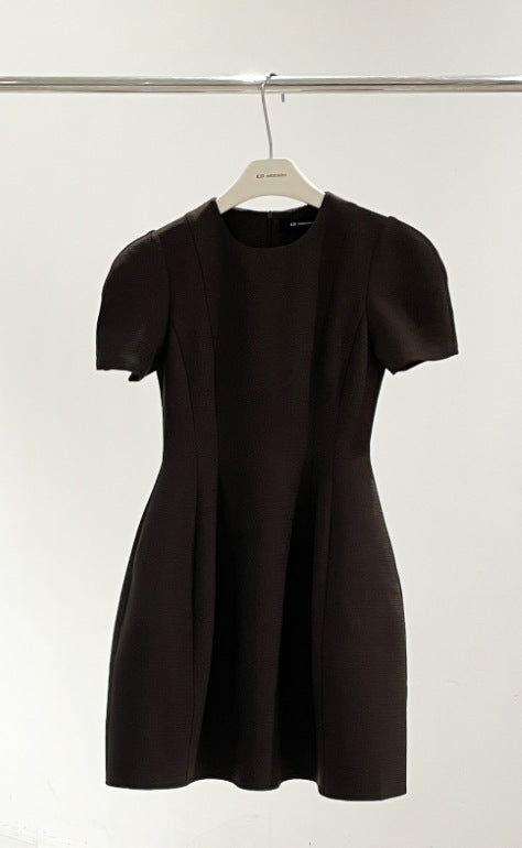 2025 ES MODISH Spring New Product Explosion Hepburn Style Waist Crew Neck Dress Muse Fan Small Black Dress