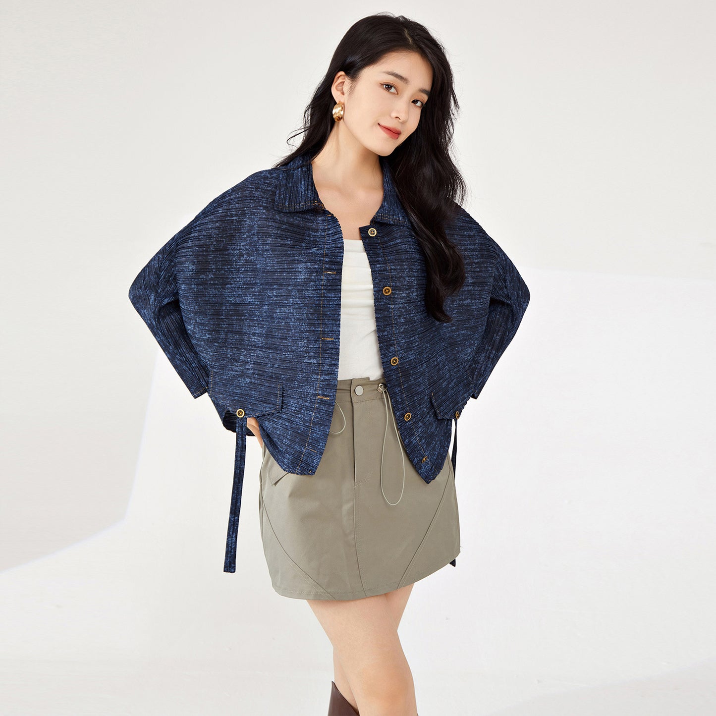 2025 Shenzhen Nanyou high-end women's denim jacket women's spring new loose versatile commuter pleated hot-selling wrinkled cardigan top