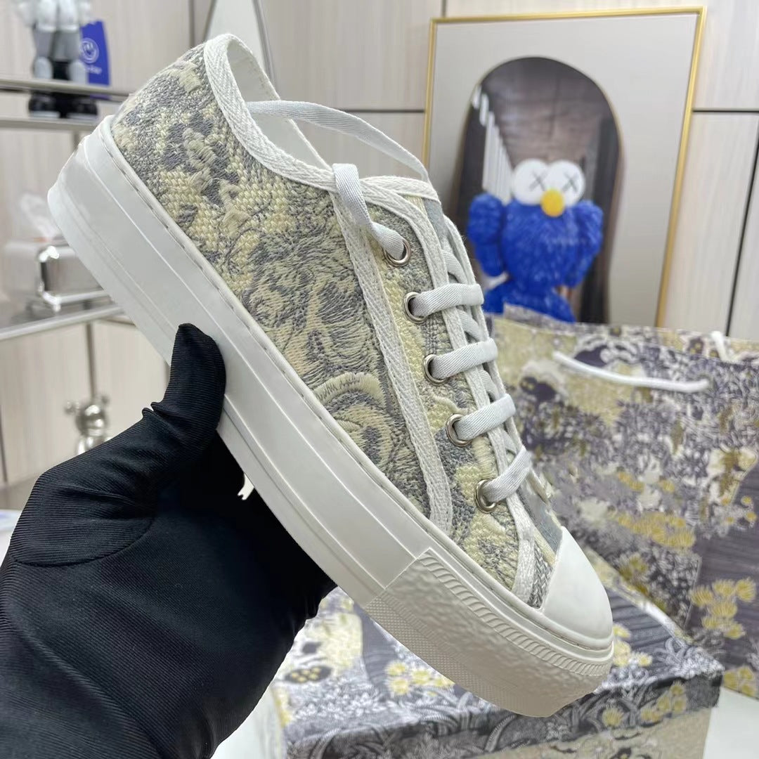 xakxx Retro Embroidered Letter Canvas Shoes for Women New Flat Versatile Hidden Heel Lace-up Low-Top Sneakers Casual Shoes