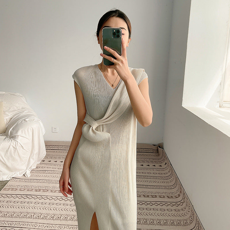 2025 temperament pleated dress women's high-end sense slim-fitting summer new design sense niche split hip skirt
