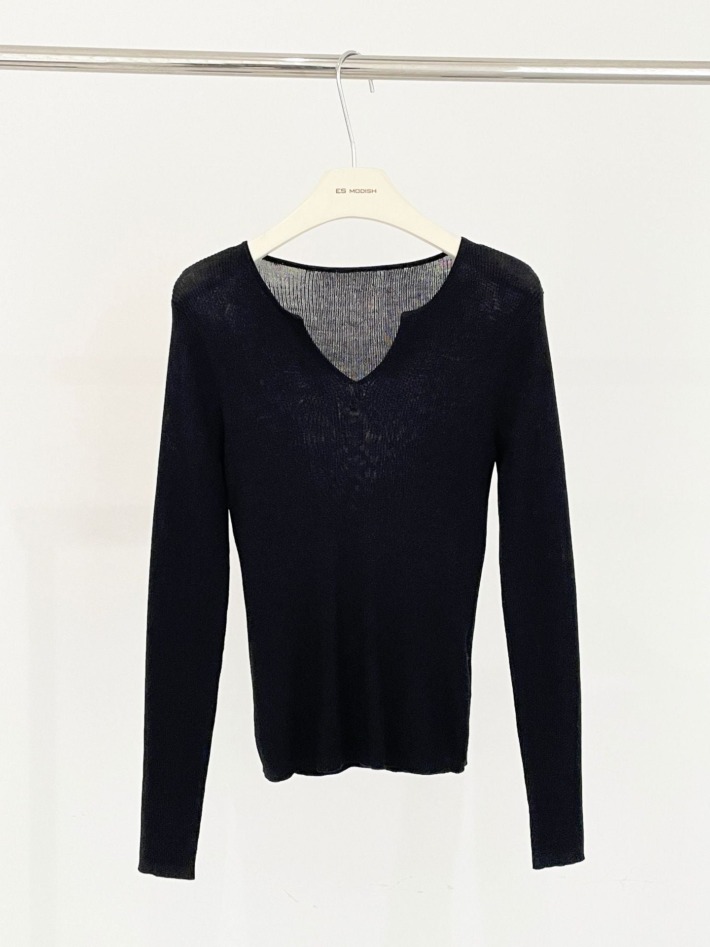 2025 ES MODISH spring new product elegant V-neck slim-fitting long-sleeved knitted sweater high-end Tencel top women