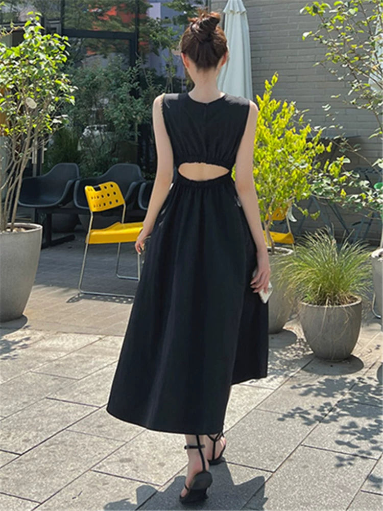 Black Hepburn sleeveless dress for women's summer temperament, waist and thin design, backless medium and long skirt