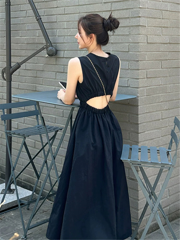 Black Hepburn sleeveless dress for women's summer temperament, waist and thin design, backless medium and long skirt