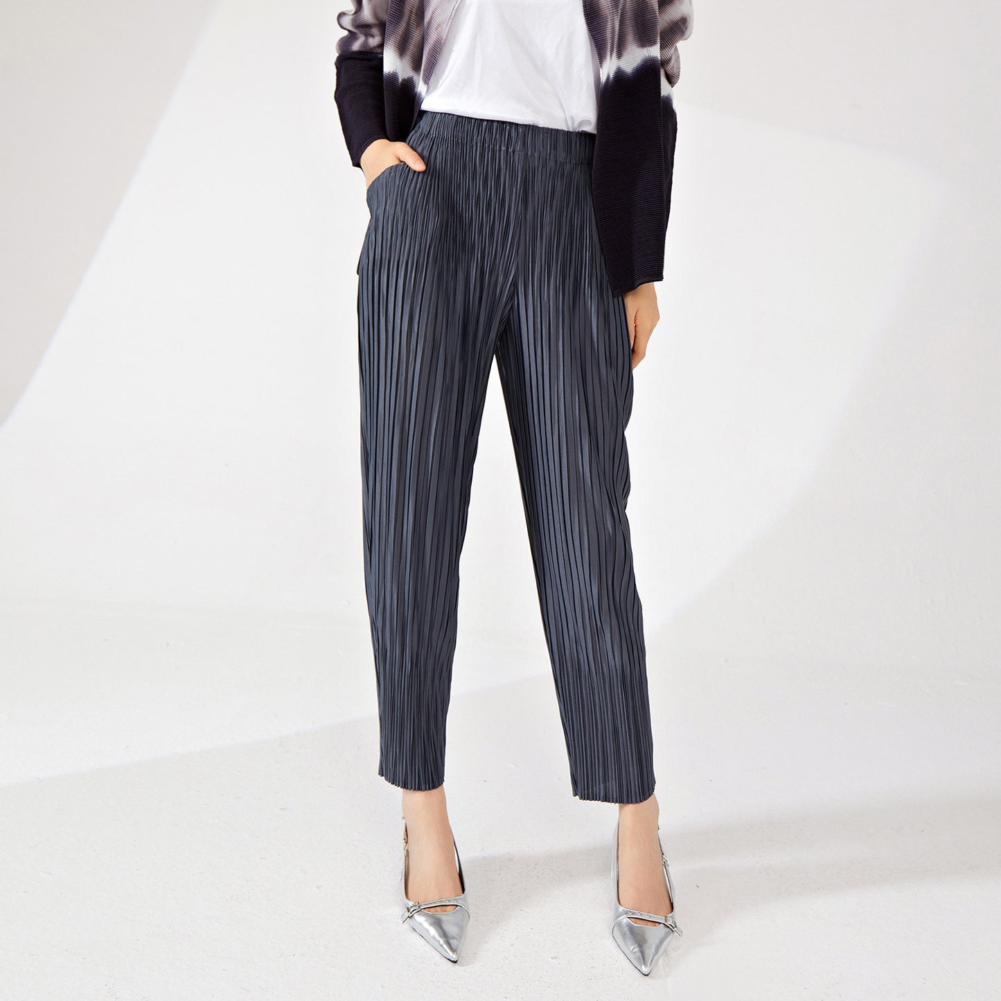 2025 counter basic hot-selling radish pants Harlan pants women's elastic waist loose fashion versatile nine-point casual pants