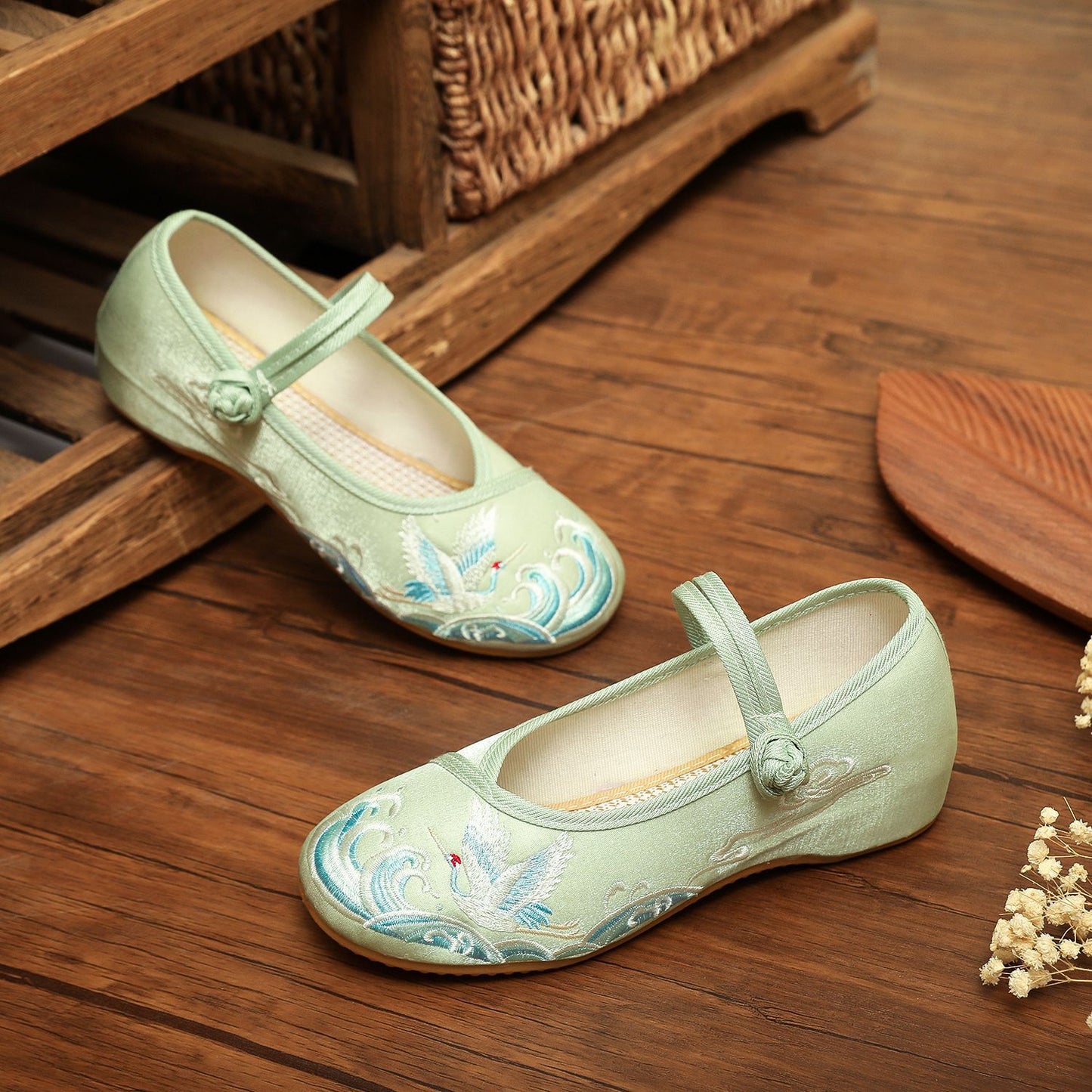 xakxx Chinese Style Old Beijing Mom Retro Han Chinese Clothing Shoes Embroidered Cotton Shoes Women's Student Shoes Square Dance Shoes