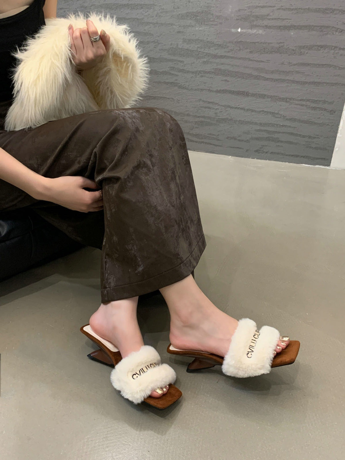 2025 Small white fluffy slippers women's autumn senior gentle rabbit fur niche wedge heel cotton slippers