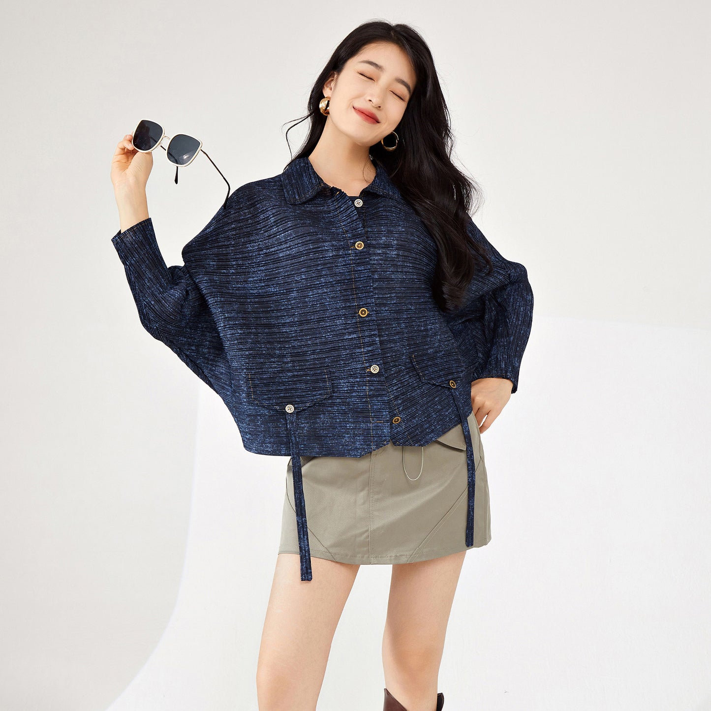 2025 Shenzhen Nanyou high-end women's denim jacket women's spring new loose versatile commuter pleated hot-selling wrinkled cardigan top
