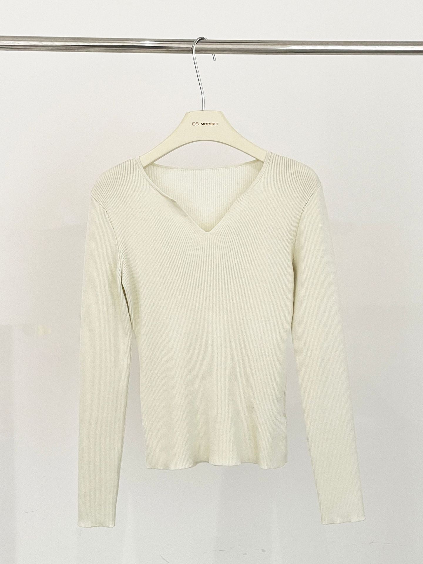 2025 ES MODISH spring new product elegant V-neck slim-fitting long-sleeved knitted sweater high-end Tencel top women