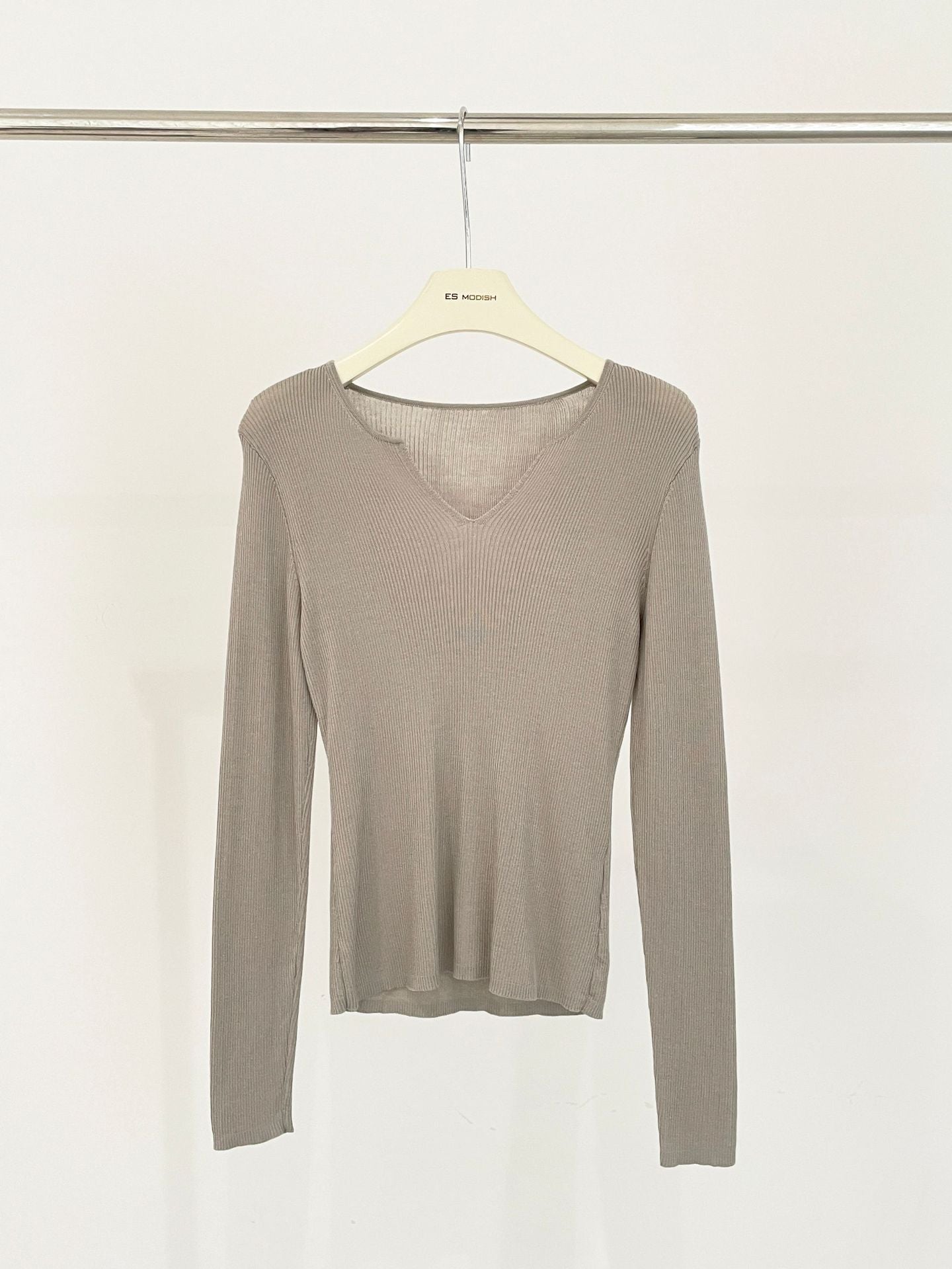 2025 ES MODISH spring new product elegant V-neck slim-fitting long-sleeved knitted sweater high-end Tencel top women