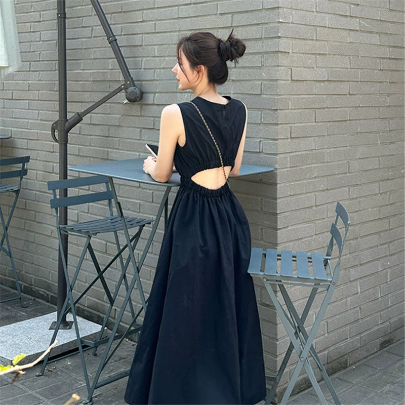 Black Hepburn sleeveless dress for women's summer temperament, waist and thin design, backless medium and long skirt