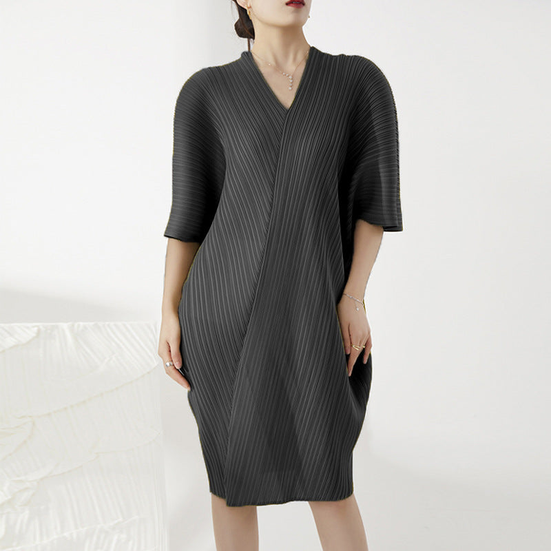 2025 Pleated dress women's high-end fashion loose simple spring and summer new bat sleeve skirt medium and long