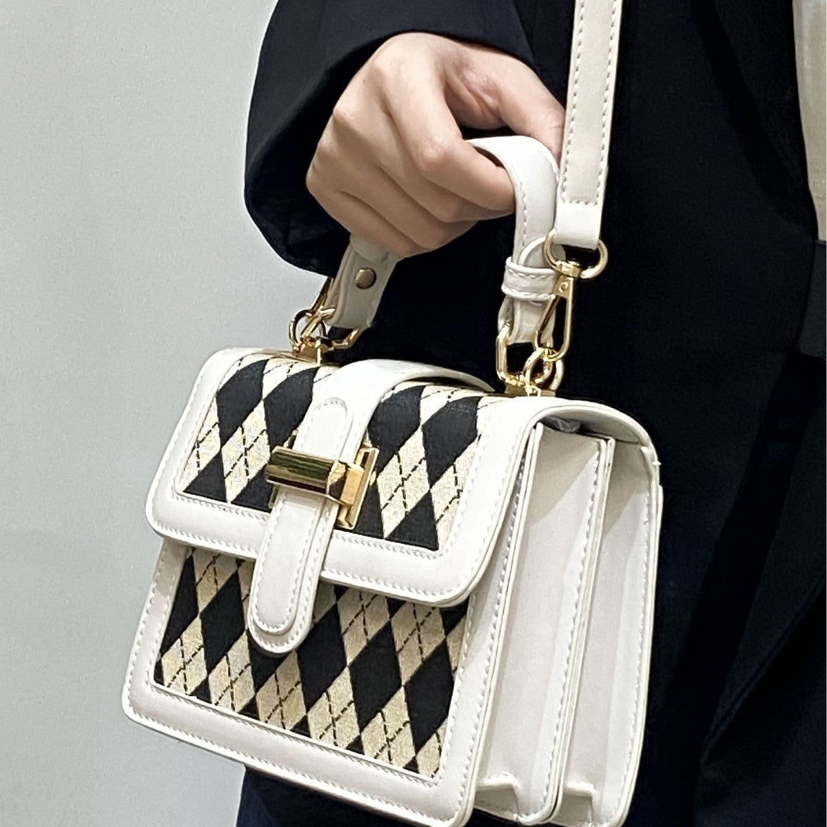 XAKXX 2025 Korean high-end handbag women's popular simple black and white plaid small square bag single shoulder messenger women's bag New