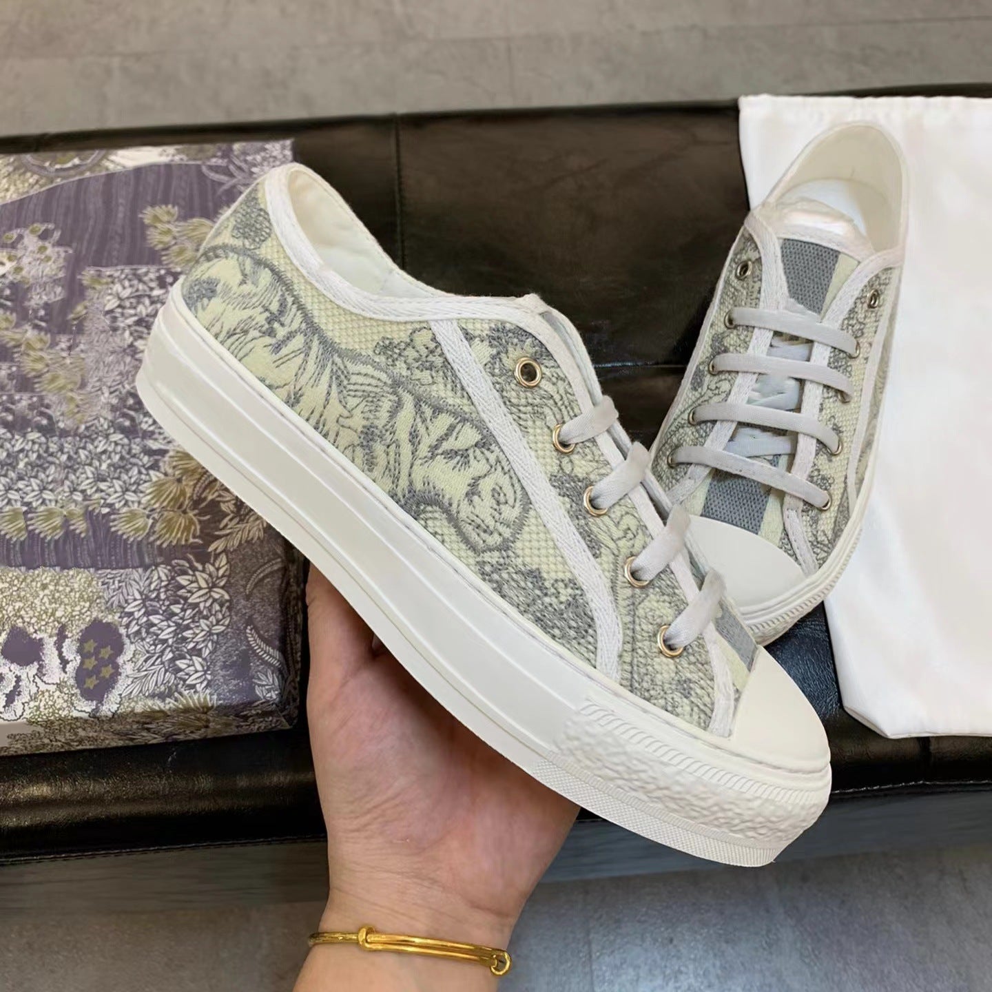 xakxx Retro Embroidered Letter Canvas Shoes for Women New Flat Versatile Hidden Heel Lace-up Low-Top Sneakers Casual Shoes