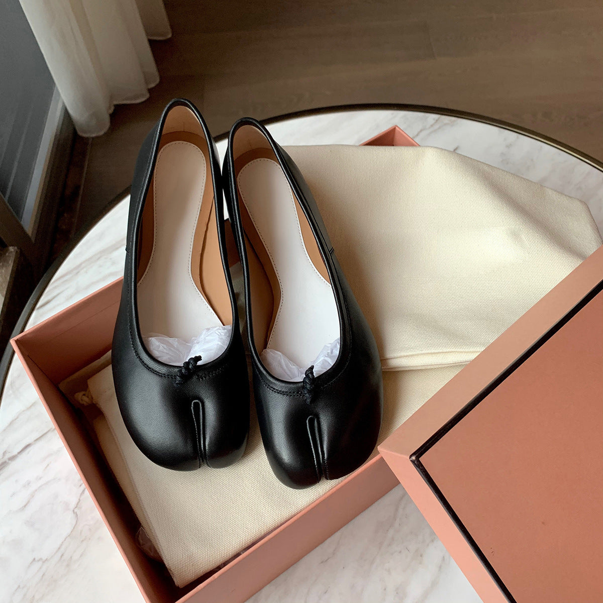 2025 Cowhide version~ 2025 new shoes of the same style, genuine leather pig's trotters, split-toed shoes, personalized shallow mouth flat-soled loafers, women's single shoes