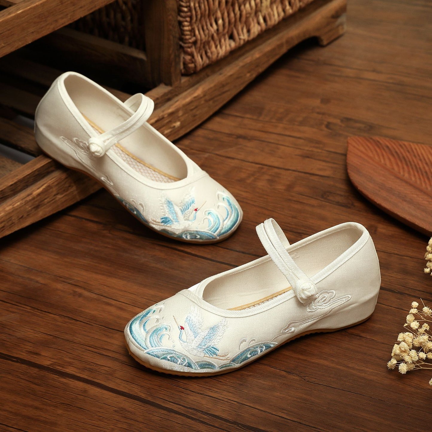 xakxx Chinese Style Old Beijing Mom Retro Han Chinese Clothing Shoes Embroidered Cotton Shoes Women's Student Shoes Square Dance Shoes