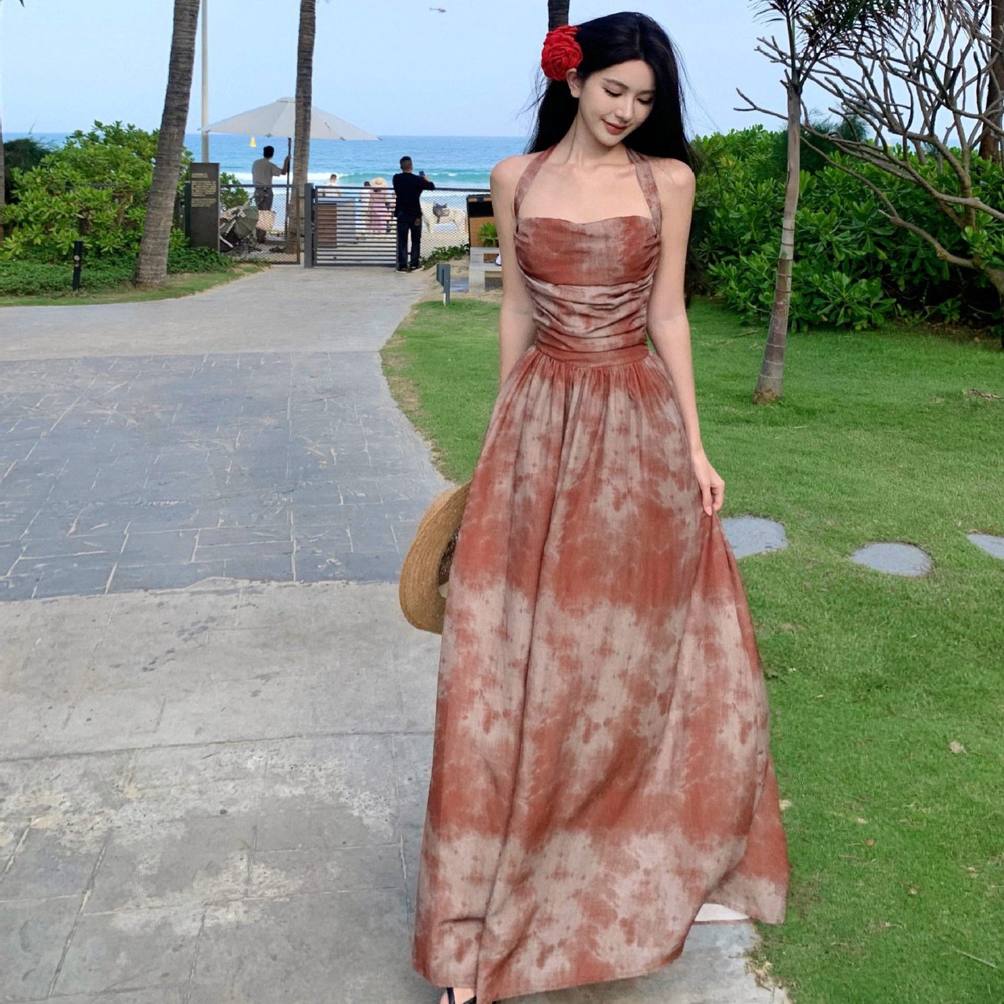 2025 Coffee break retro suspender dress seaside vacation new Chinese beach skirt design sense niche smudge dress