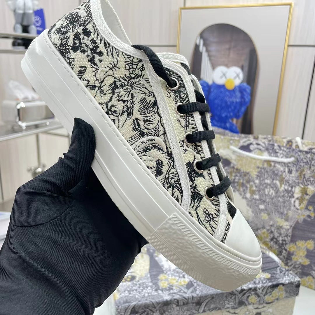 xakxx Retro Embroidered Letter Canvas Shoes for Women New Flat Versatile Hidden Heel Lace-up Low-Top Sneakers Casual Shoes
