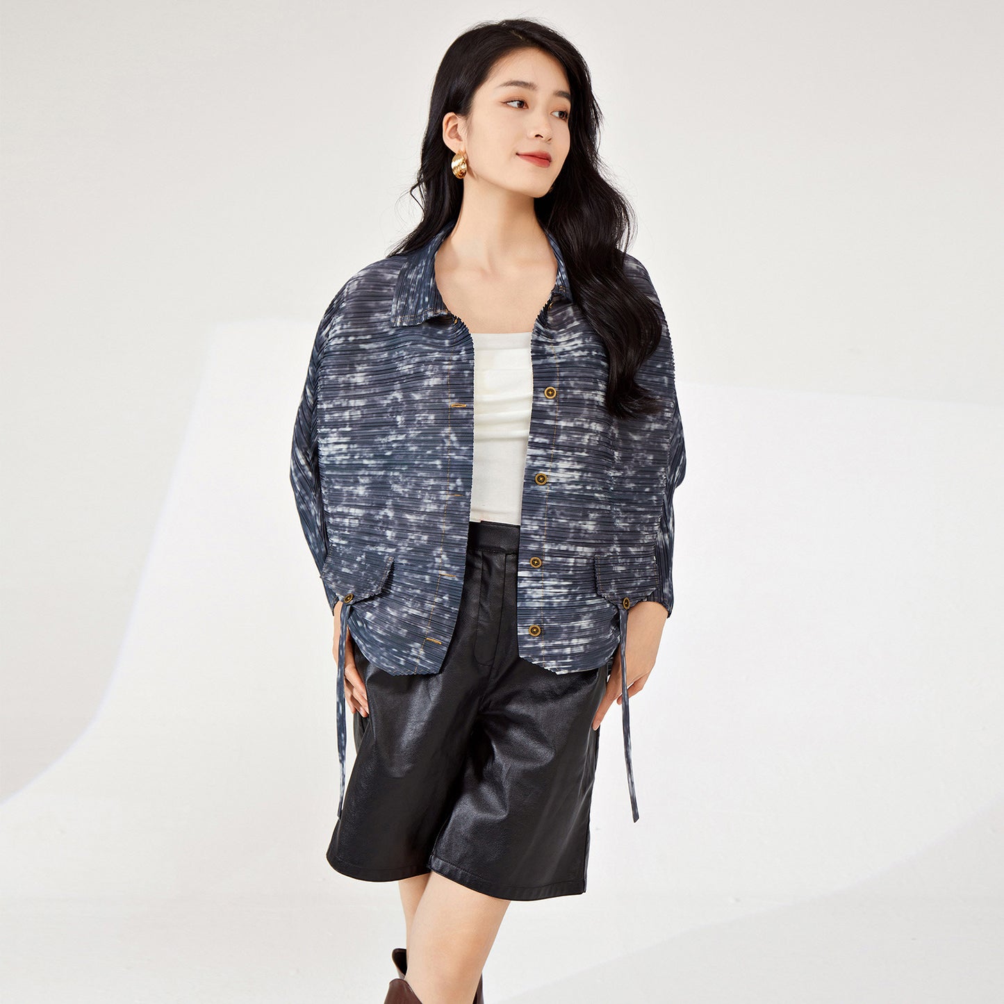 2025 Shenzhen Nanyou high-end women's denim jacket women's spring new loose versatile commuter pleated hot-selling wrinkled cardigan top