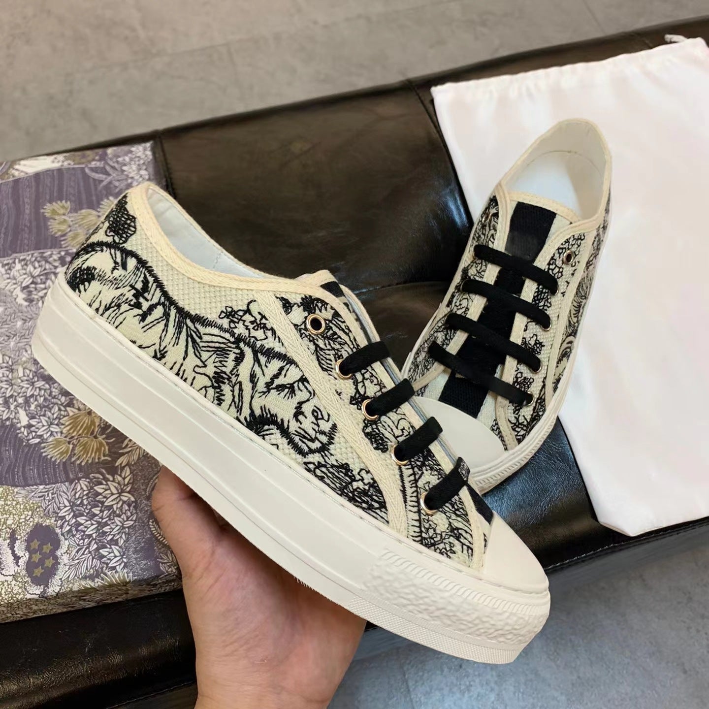 xakxx Retro Embroidered Letter Canvas Shoes for Women New Flat Versatile Hidden Heel Lace-up Low-Top Sneakers Casual Shoes