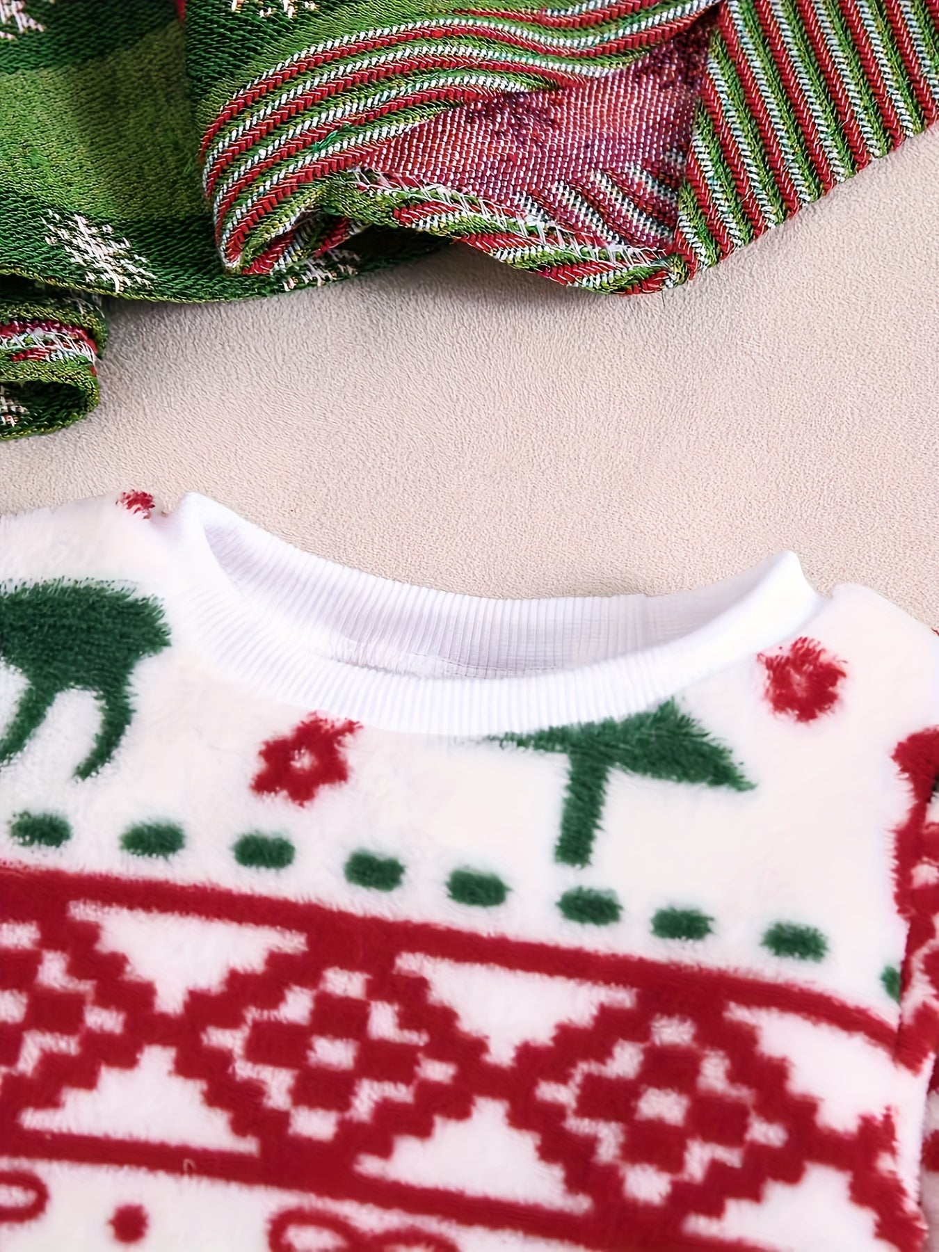 Cozy & Cute Kids' Christmas Flannel Outfit Set - Soft, Thick Pullover with Festive Prints for Boys & Girls, Perfect for Fall/Winter