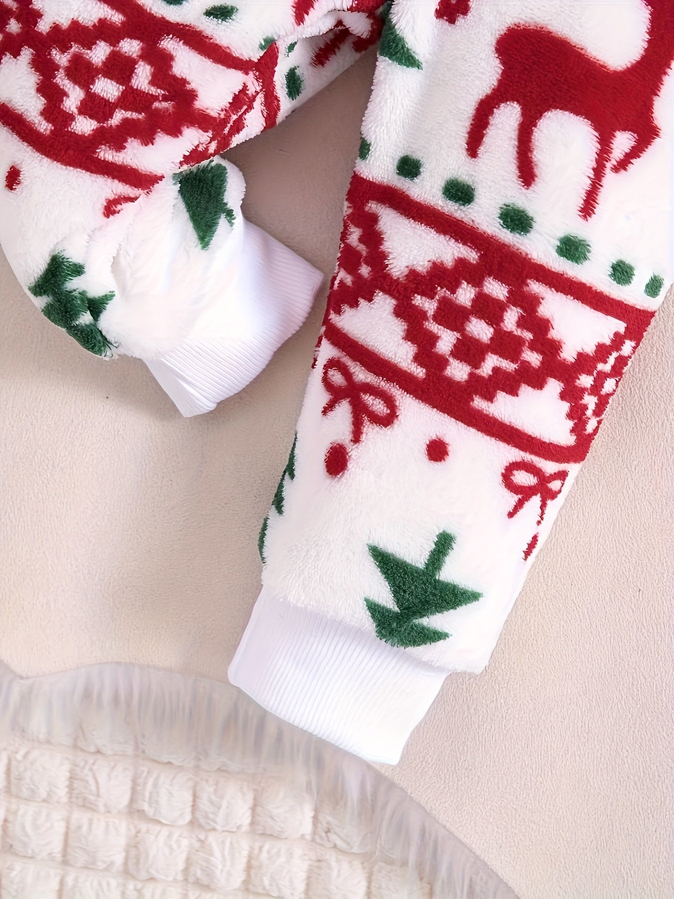 Cozy & Cute Kids' Christmas Flannel Outfit Set - Soft, Thick Pullover with Festive Prints for Boys & Girls, Perfect for Fall/Winter