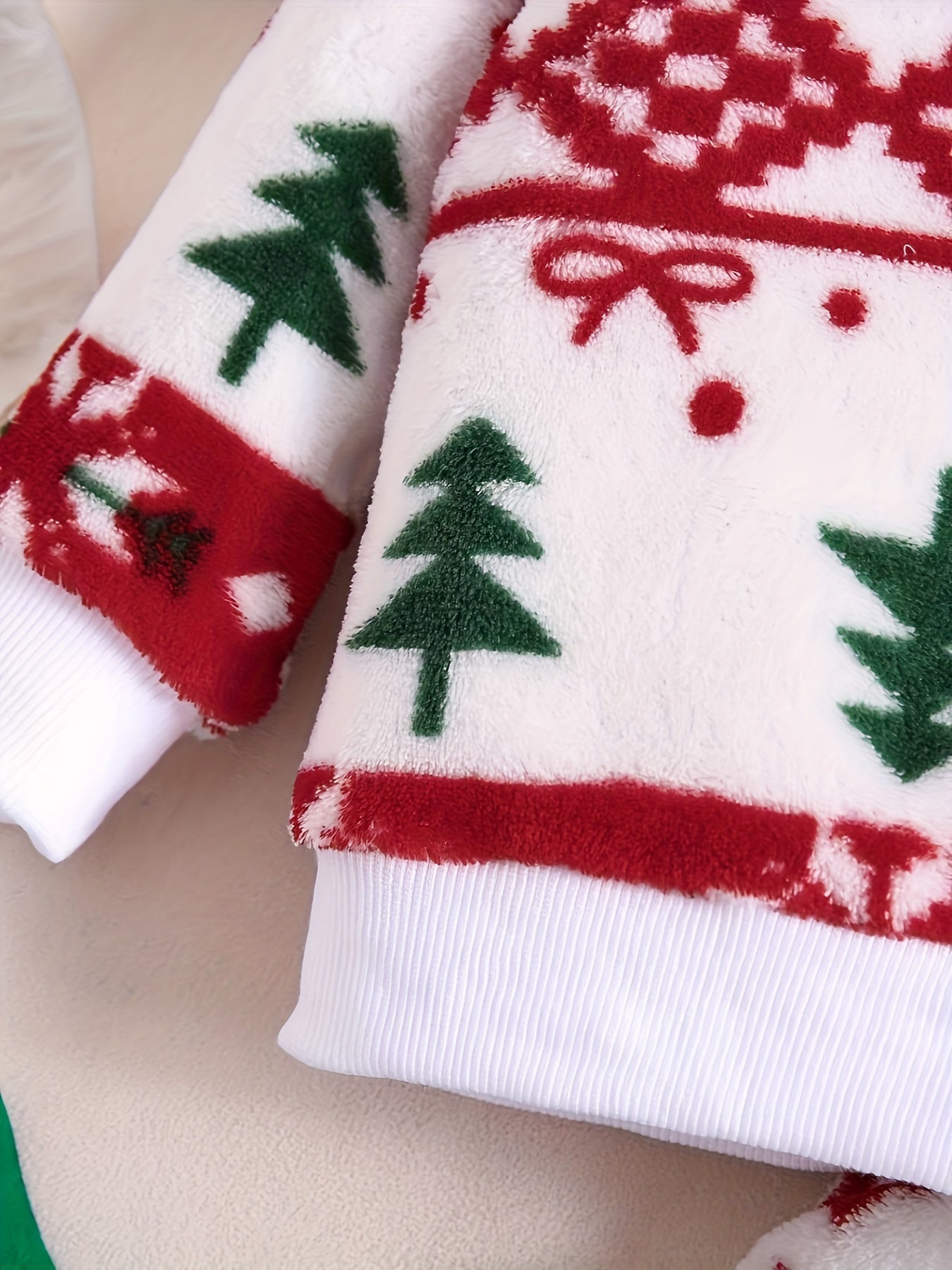 Cozy & Cute Kids' Christmas Flannel Outfit Set - Soft, Thick Pullover with Festive Prints for Boys & Girls, Perfect for Fall/Winter