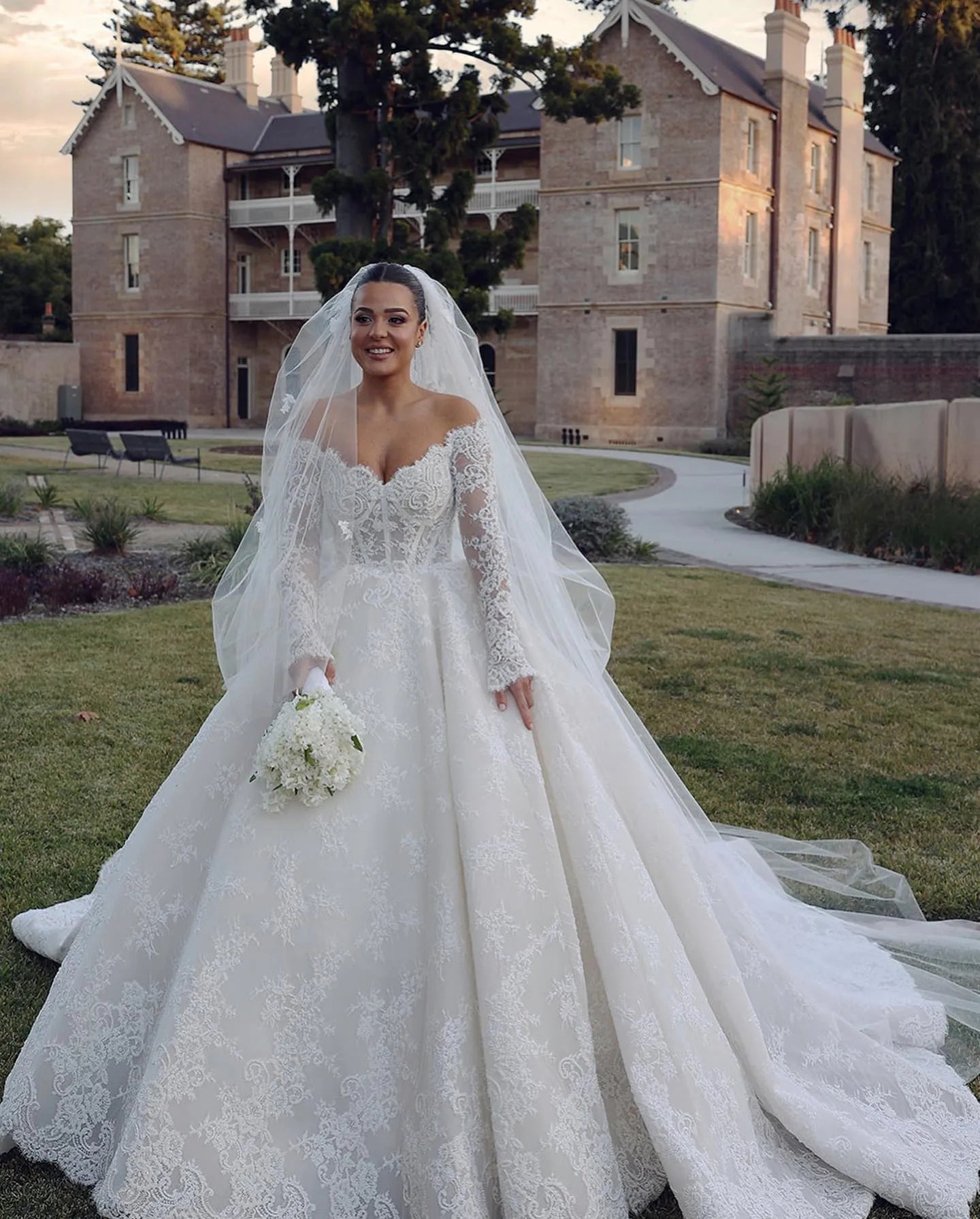 Boho ball gown Wedding Dress for bride off shoulder fulllace wedding dresses long sleeves ruffle robe de mariage lacefull Bridal gowns