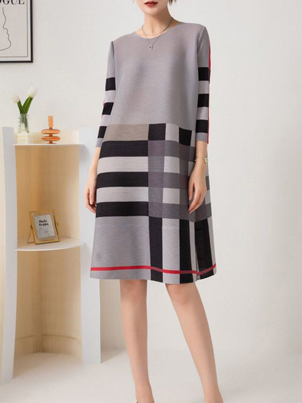 xakxx A-Line Loose Contrast Color Plaid Pleated Round-Neck Mini Dresses