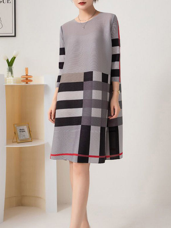 xakxx A-Line Loose Contrast Color Plaid Pleated Round-Neck Mini Dresses