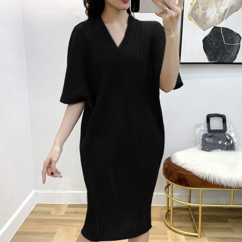 2025 hot-selling dress V-neck medium and long summer new product solid color pleated skirt versatile loose large size women's clothing wholesale