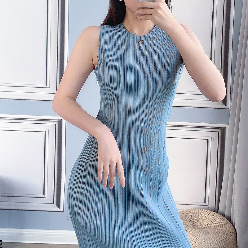 2025 sleeveless dress women's long new product thin fashion slim hip wrap long dress versatile pleated primer skirt