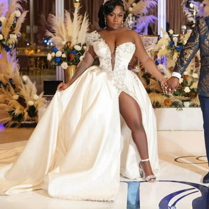 African Nigeria Wedding Dress for Bride Plus Size Bridal Gowns One Shoulder Long Sleeves Side Split Marriage Dress Black Women Appliqued Lace Bridal Gowns D054