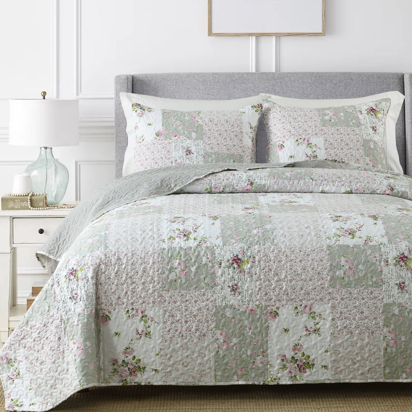 Patchwork Bedding Set: 3-Piece Floral Quilted Bed Cover/Bedspread with 2 Pillowcases, Soft and Breathable, Perfect for a Comfortable Bedroom Decor