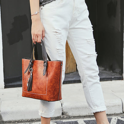 2025 Hot trade new women's bags fashion trend women's bags handbags Korean pendant fringed large bucket bag retro shoulder bag