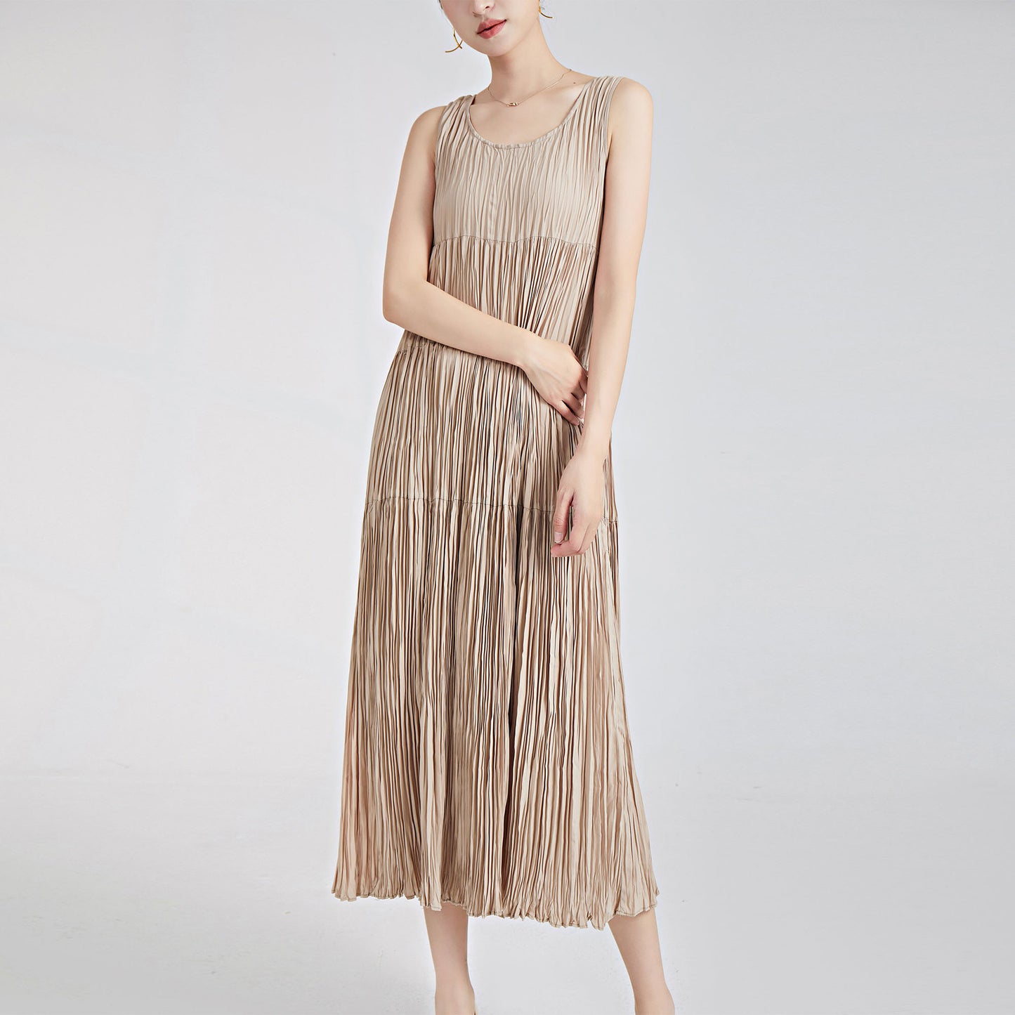 2025 Women's summer dress round neck sleeveless loose drape medium and long a-shaped skirt elegant dress skirt pleated skirt