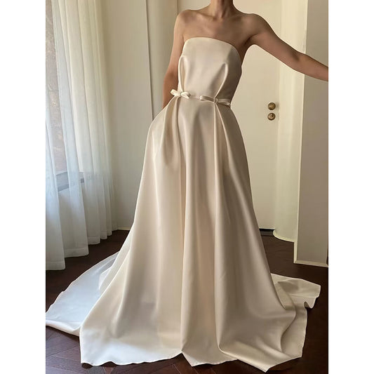 2025 Hepburn light wedding dress, high-end satin retro simple tube top, going out dress, princess on the run welcome dress